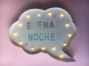 Caja de luz con forma de burbuja de pensamiento